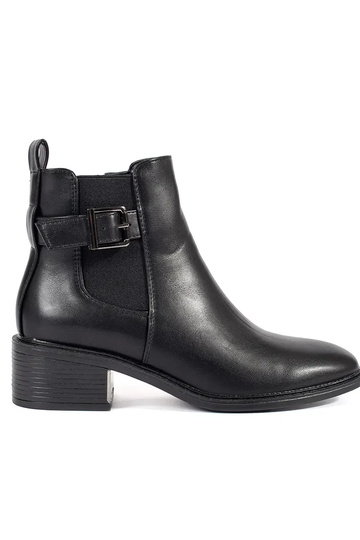 Zapatos modelo clásico en...