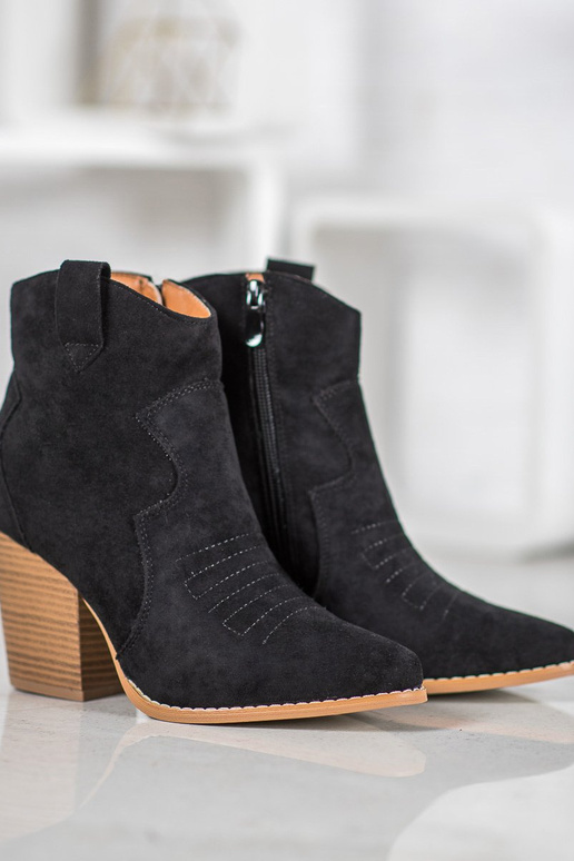 Botines de estilo vaquero con tacón