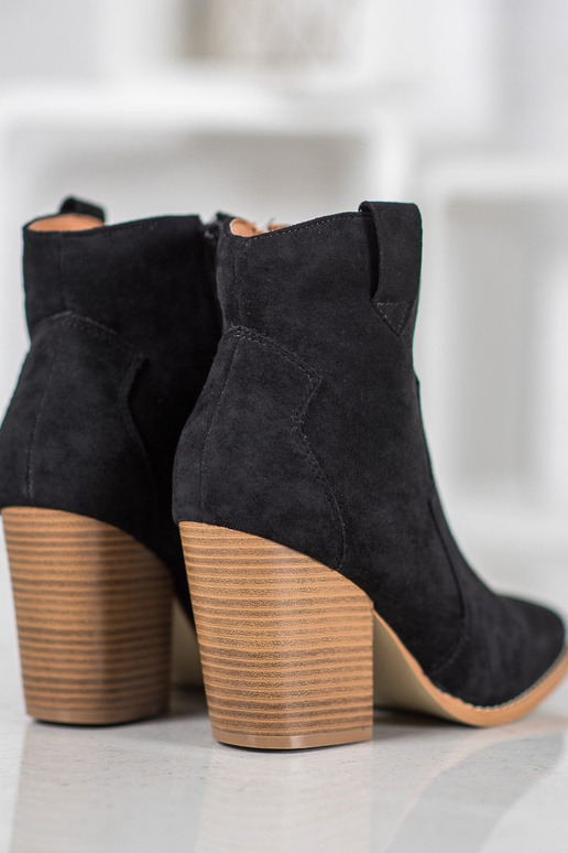 Botines de estilo vaquero con tacón