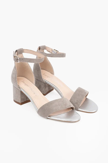 Sandalias con tacones... 2