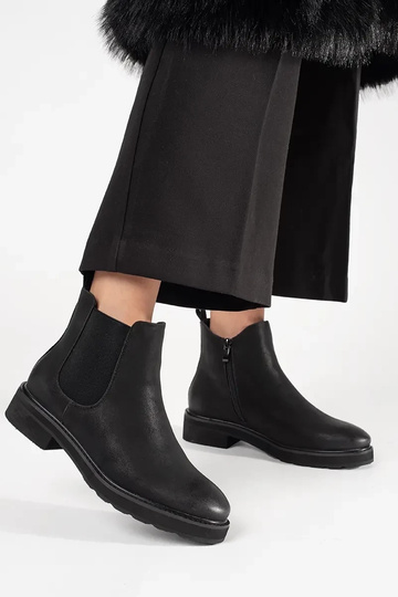 Botines de modelo clásico... 2