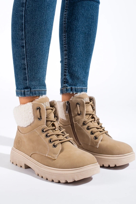 Botines de mujer en ecopiel color arena Botines de mujer en ecopiel color arena