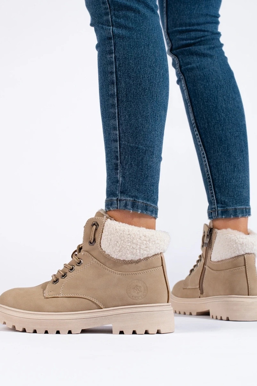 Botines de mujer en ecopiel color arena Botines de mujer en ecopiel color arena