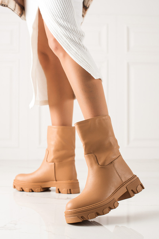 Botas camel con diseño rugoso Botas camel con diseño rugoso
