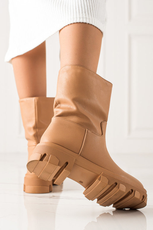Botas camel con diseño rugoso Botas camel con diseño rugoso