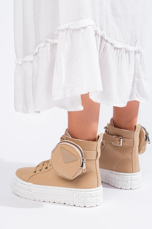 zapatos casuales con una plataforma...