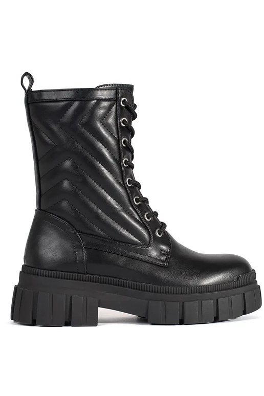 Botas con dibujo bordado