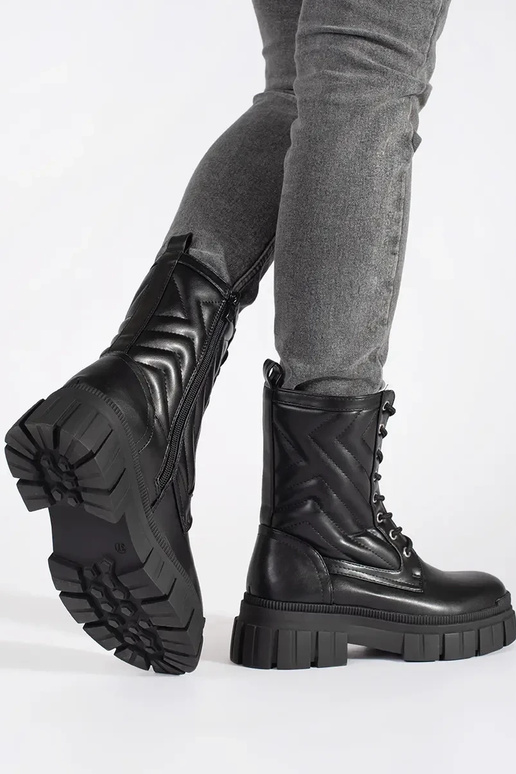 Botas con dibujo bordado