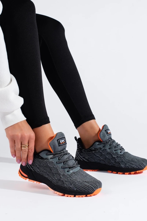 Zapatillas modelo zapatos DK color gris.