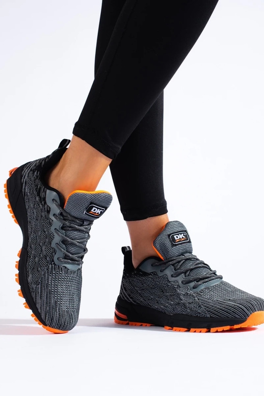 Zapatillas modelo zapatos DK color gris.