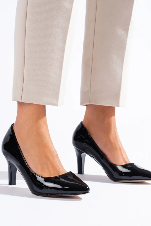 zapatos negros casuales