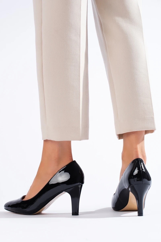 zapatos negros casuales