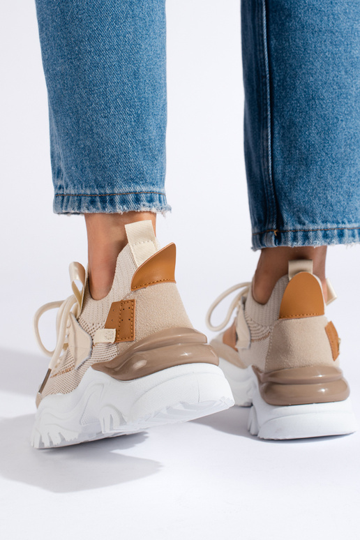 Zapatillas con cordones modelo...