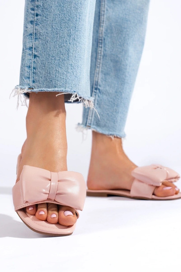 Zapatillas rosas con cinta... 2