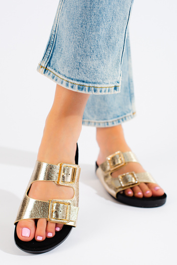 Pantuflas en color dorado... 2