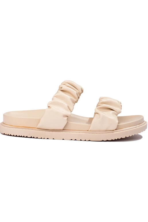 Pantuflas beige con hebillas