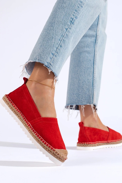 Alpargatas con plataforma de T. Sokolski en rojo.