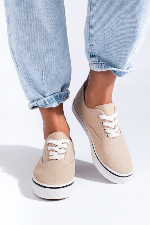 Zapatos cómodos modelo deportivo.