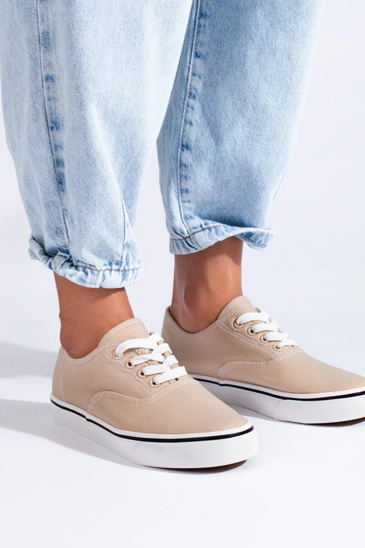 Zapatos cómodos modelo deportivo.