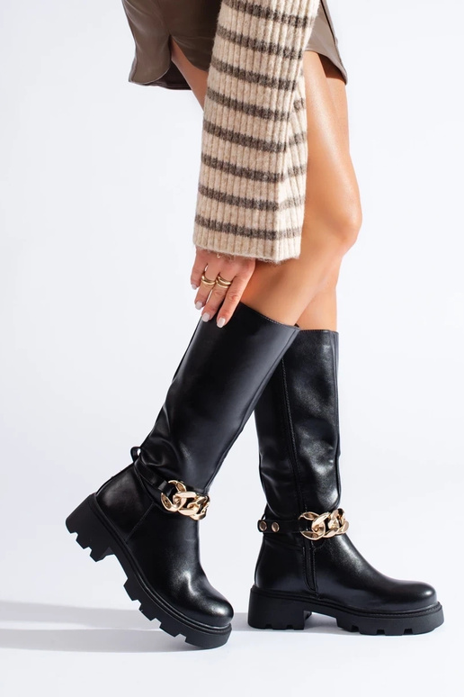 Zapatos largos con cadena fabricados... Zapatos largos con cadena fabricados...