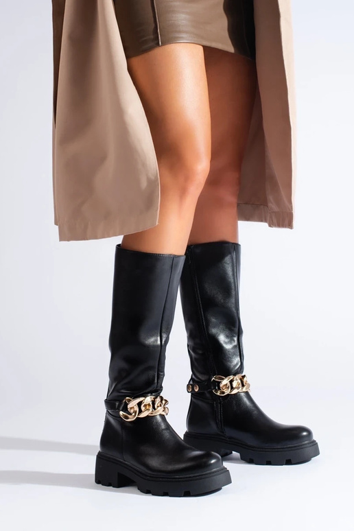 Zapatos largos con cadena fabricados... Zapatos largos con cadena fabricados...