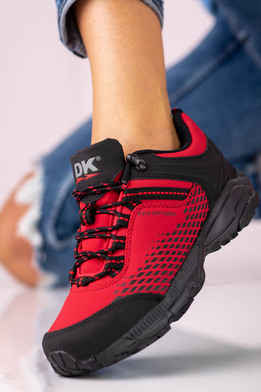 Botas de trekking rojas con... Botas de trekking rojas con...