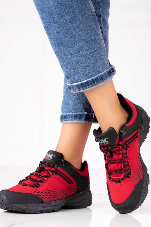 Botas de trekking rojas con... Botas de trekking rojas con...