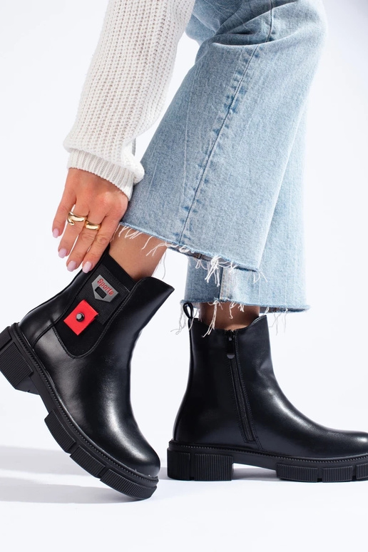 Zapatos de mujer negros con plataforma. Zapatos de mujer negros con plataforma.