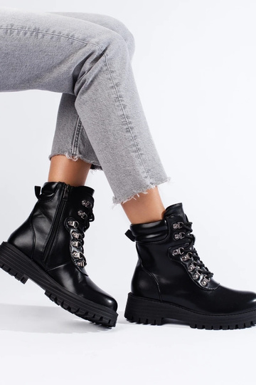 zapatos negros con cordones... 2