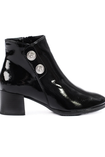 Zapatos clásicos de tacón...