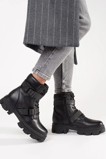 botines con hebillas negras 2