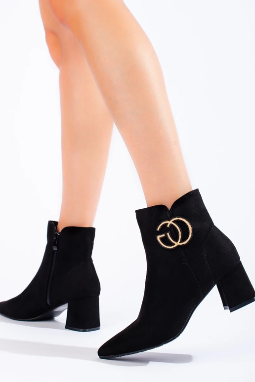 Botines de mujer con cuello de pico... Botines de mujer con cuello de pico...