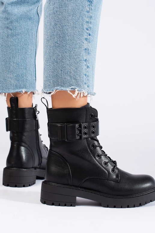 Botas de mujer con cordones de cuero... Botas de mujer con cordones de cuero...