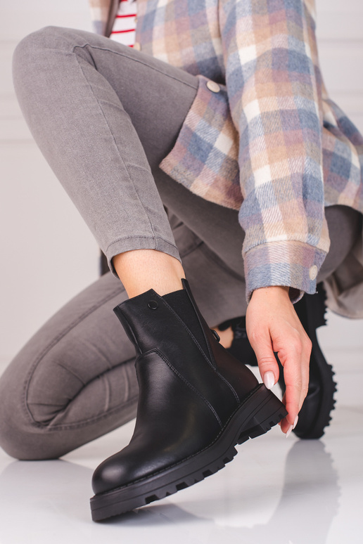 Zapatos de mujer negros fabricados en... Zapatos de mujer negros fabricados en...