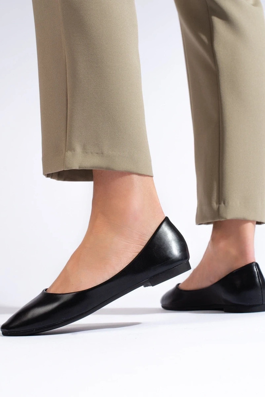 Bailarinas negras modelo clásico. Bailarinas negras modelo clásico.