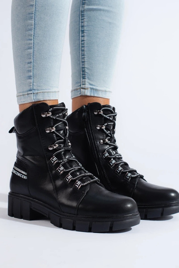 botas negras con cordones... 2