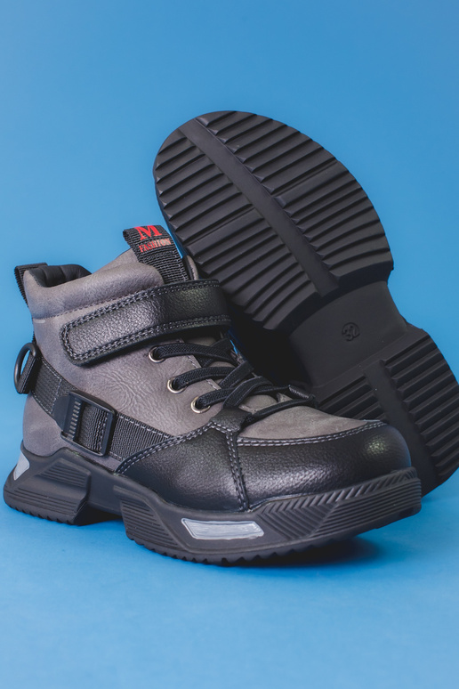 Botas para niño en color gris.