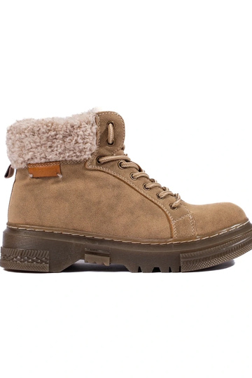 botas marrones con piel de...
