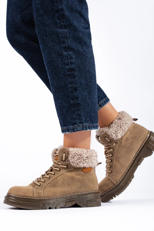 botas marrones con piel de oveja