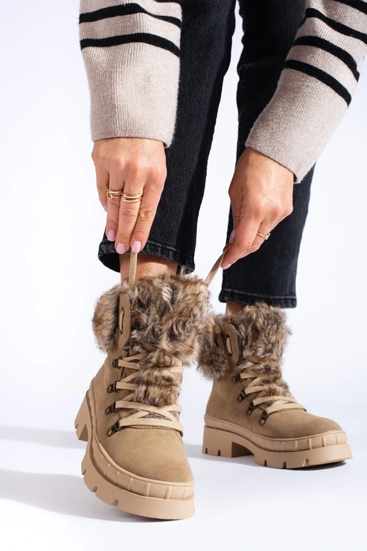 zapatos para mujer con pelo color marrón