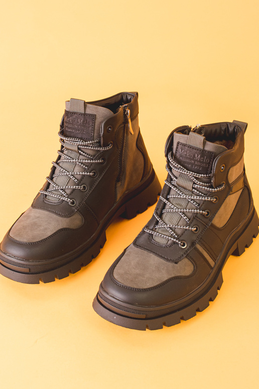 Botas de hombre aisladas de piel en...