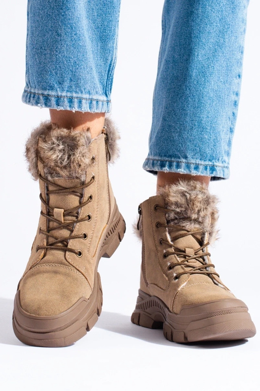 Botas de mujer marrones con pelo. Botas de mujer marrones con pelo.