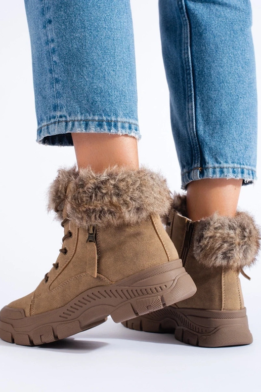 Botas de mujer marrones con pelo. Botas de mujer marrones con pelo.