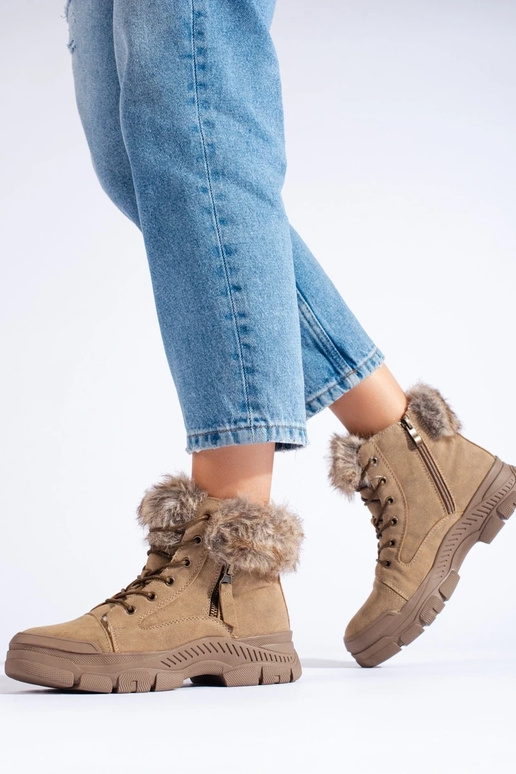 Botas de mujer marrones con pelo. Botas de mujer marrones con pelo.