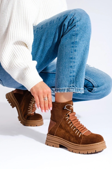 botas marrones de cuero... 2