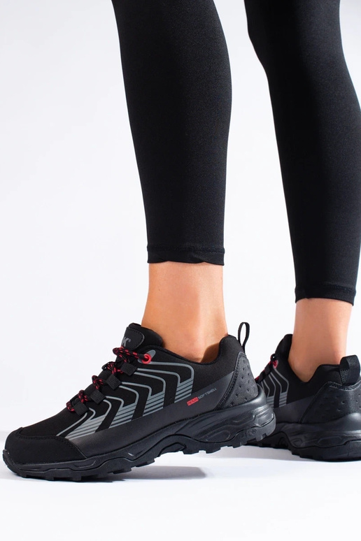 Botas trekking DK en color negro...