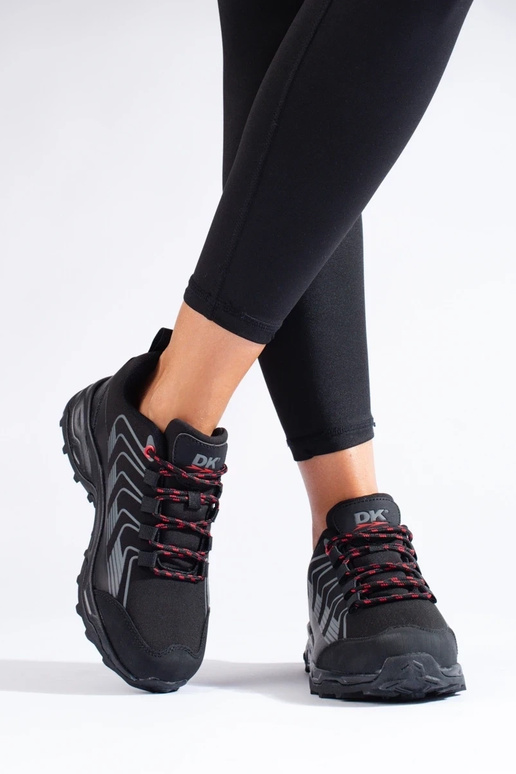 Botas trekking DK en color negro...