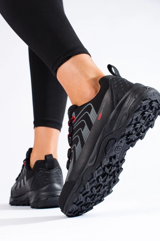 Botas trekking DK en color negro...