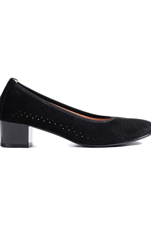 con elementos calados tacones altos...