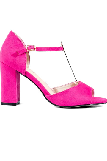 sandalias rosas con tacón...